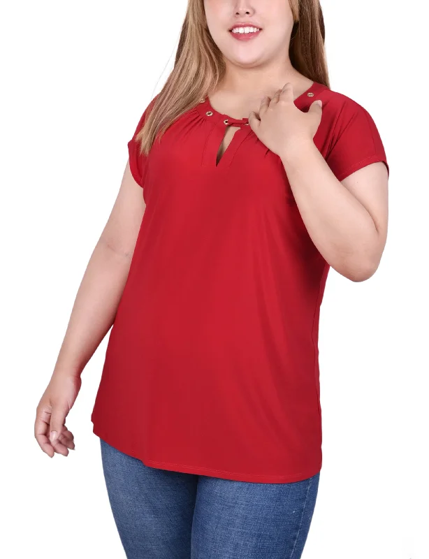 Plus Size Short Sleeve Grommet Top With Keyhole